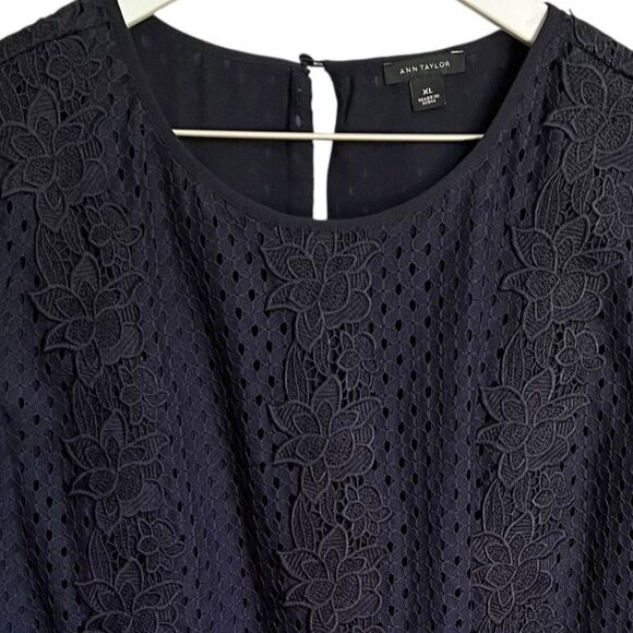 Ann Taylor Sleeveless Embroidered Eyelet Lace Top Womens XL Navy Shell Blouse - Picture 4 of 9